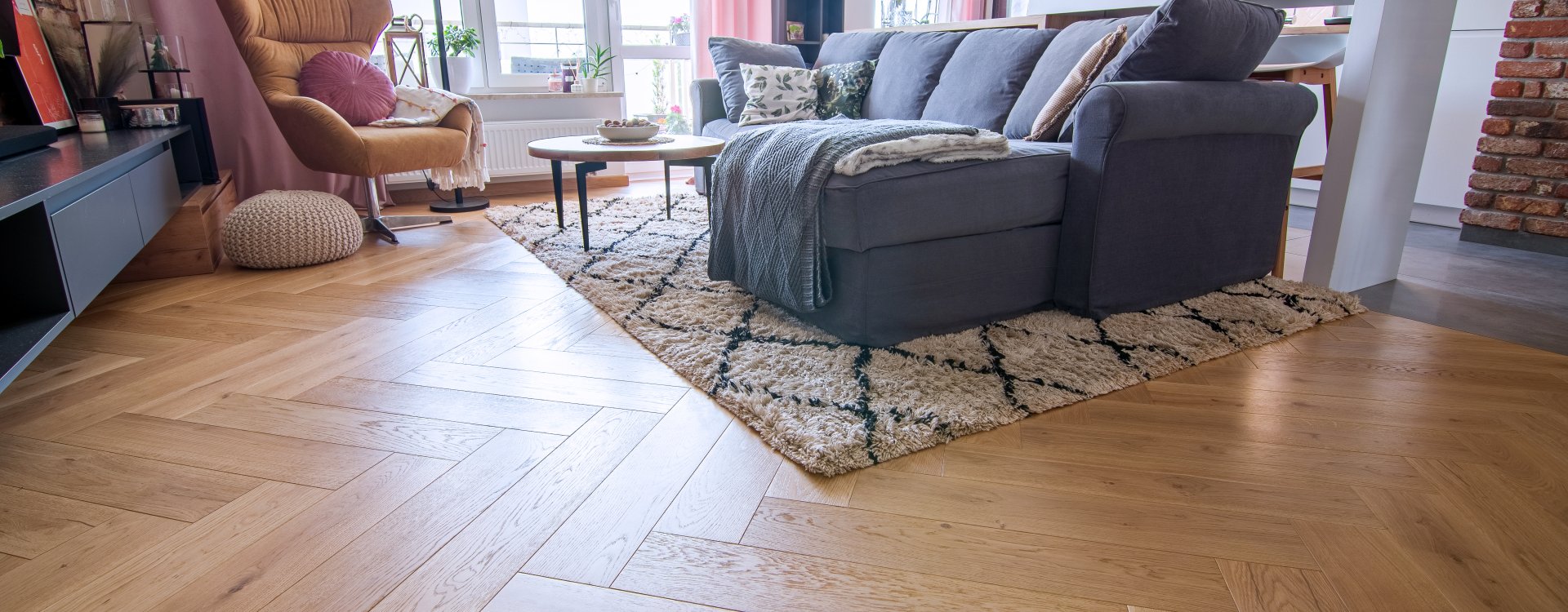 Parkiet Hajnówka: Dąb Sesame 'R' - jodełka klasyczna