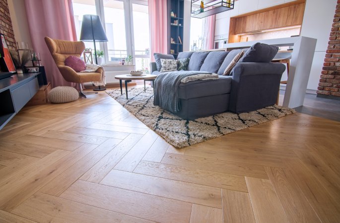 Parkiet Hajnówka: Dąb Sesame 'R' - jodełka klasyczna