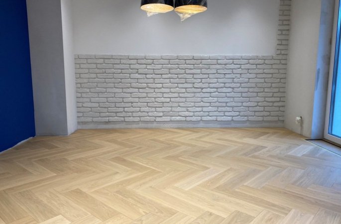 Parkiet Hajnówka: Dąb Kastor 'ST’ – jodełka klasyczna